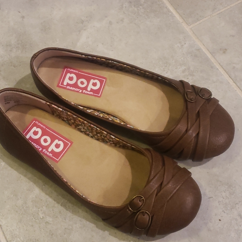 Pop slip on flats, like new